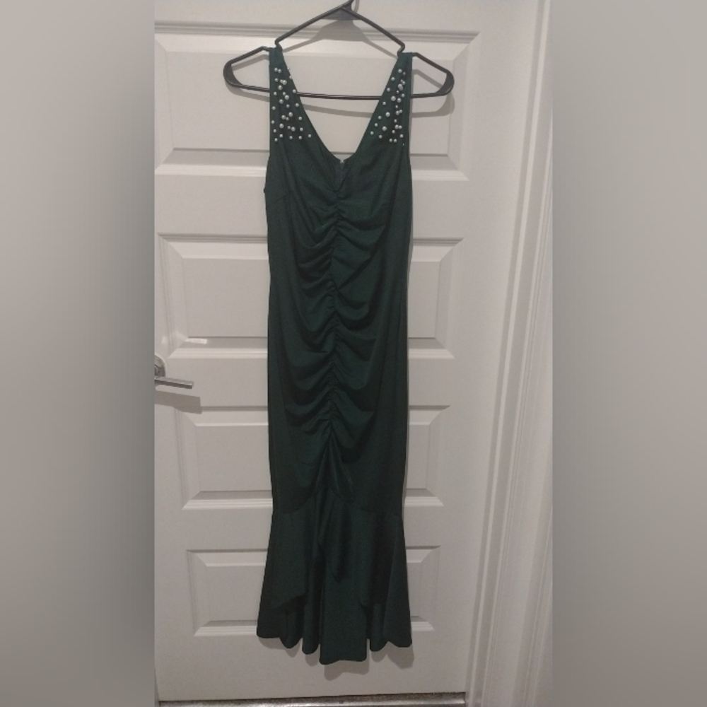 Green dress sleeveless long gown